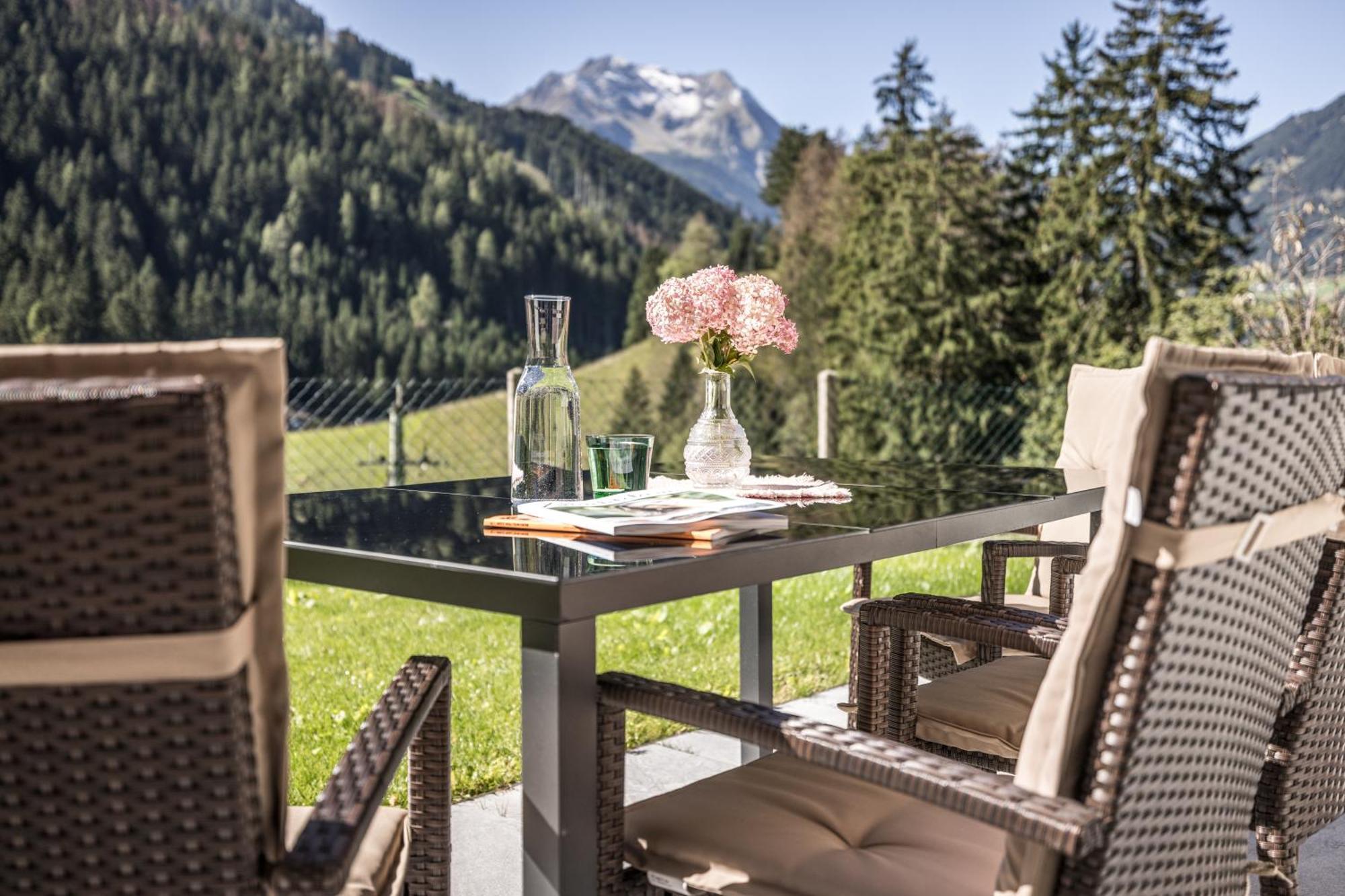 Natur Zeit - Alpine Garden Apartments Mayrhofen Kültér fotó